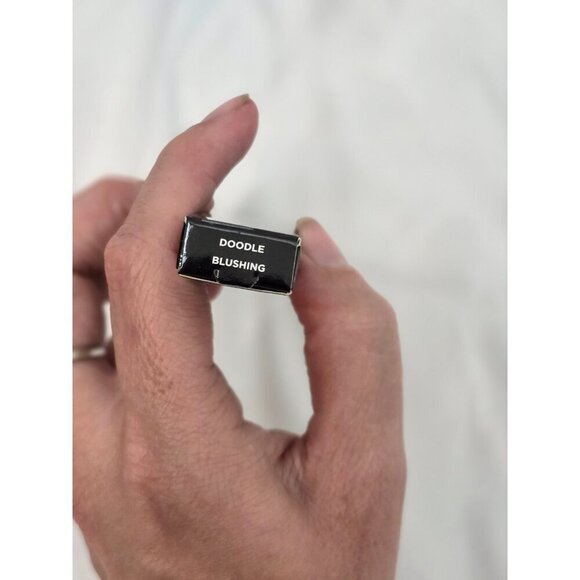 Lunar Beauty Lip Pencil Duo Set in Doodle Blushing Red Lip Nude Lip Beauty NIB - Picture 3 of 5